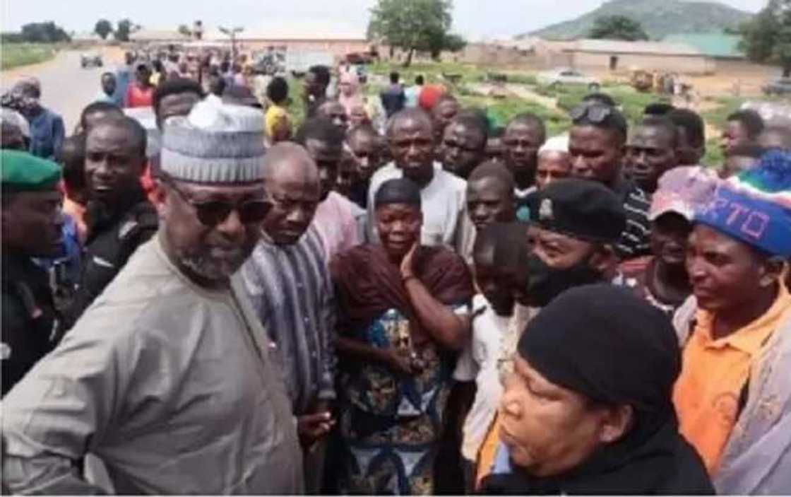 Gwamnan Neja, Abubakar Sani Bello. Gwamnan Neja, Abubakar Sani Bello.