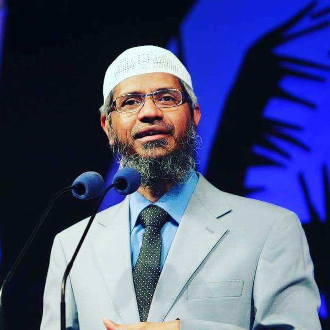 'Yan mata gareku: Fitaccen Malamin, Zakir Naik yana nema wa ɗan shi matar aure