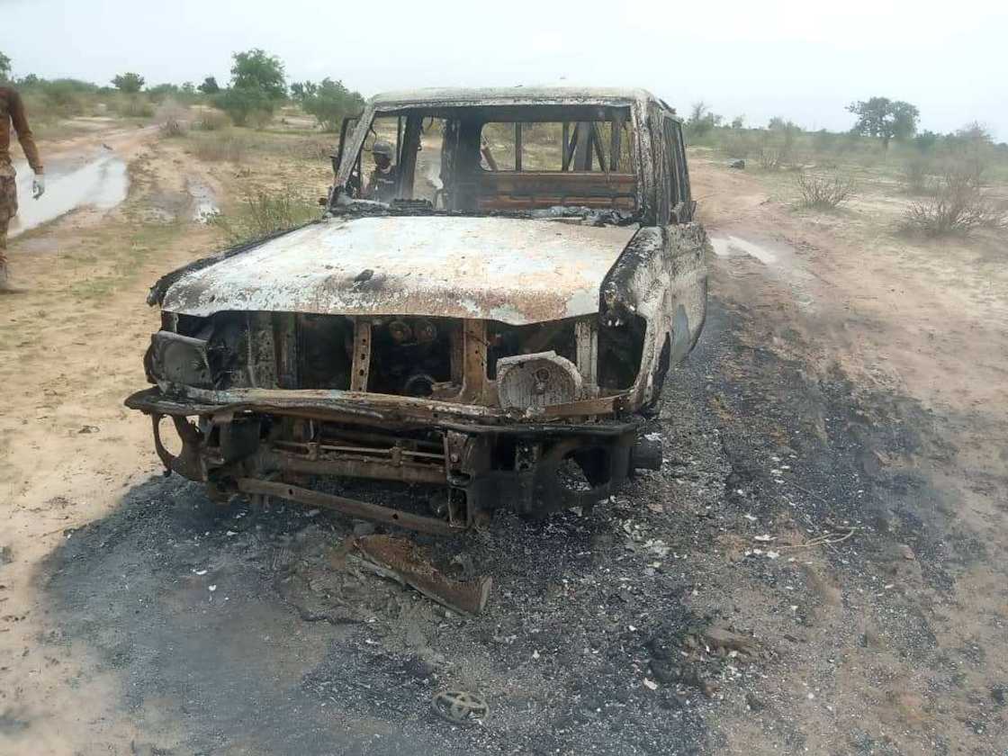 Yanzu-yanzu: Jaruman Sojin Najeriya sun ragargaji yan Boko Haram a Monguno (Hotuna) Yanzu-yanzu: Jaruman Sojin Najeriya sun ragargaji yan Boko Haram a Monguno (Hotuna)