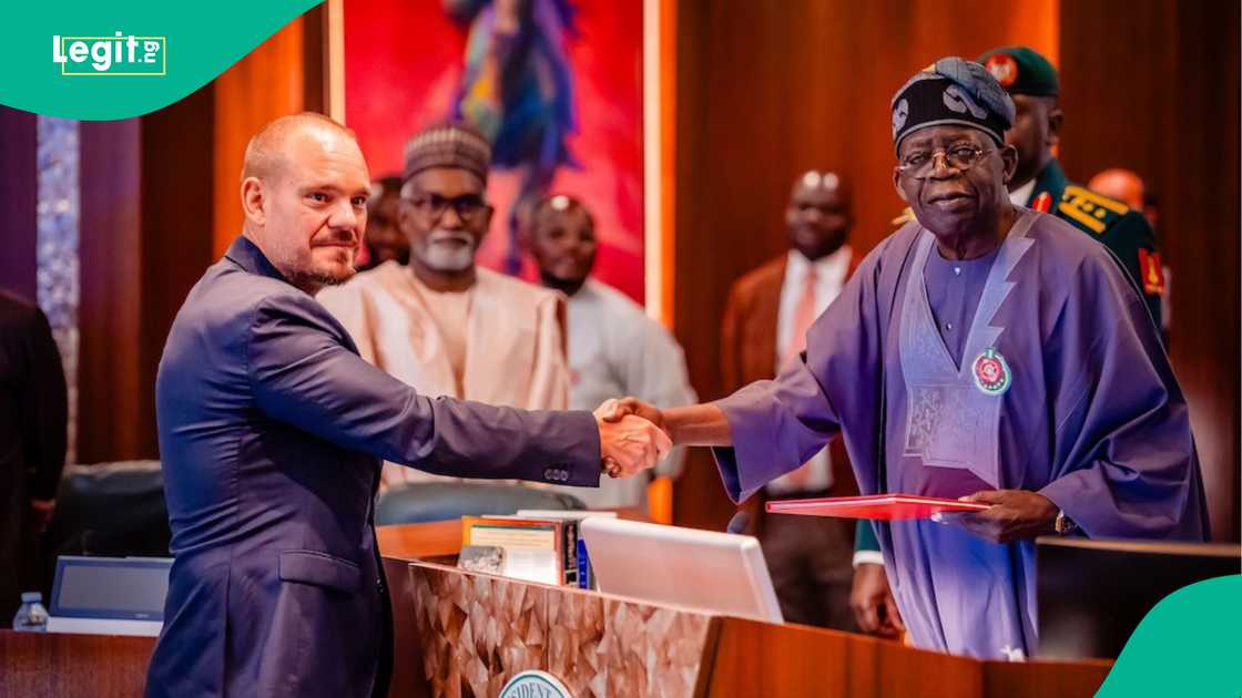 Shugaba Bola Tinubu ya karbi jakadu 17 daga kasashen duniya daban daban.