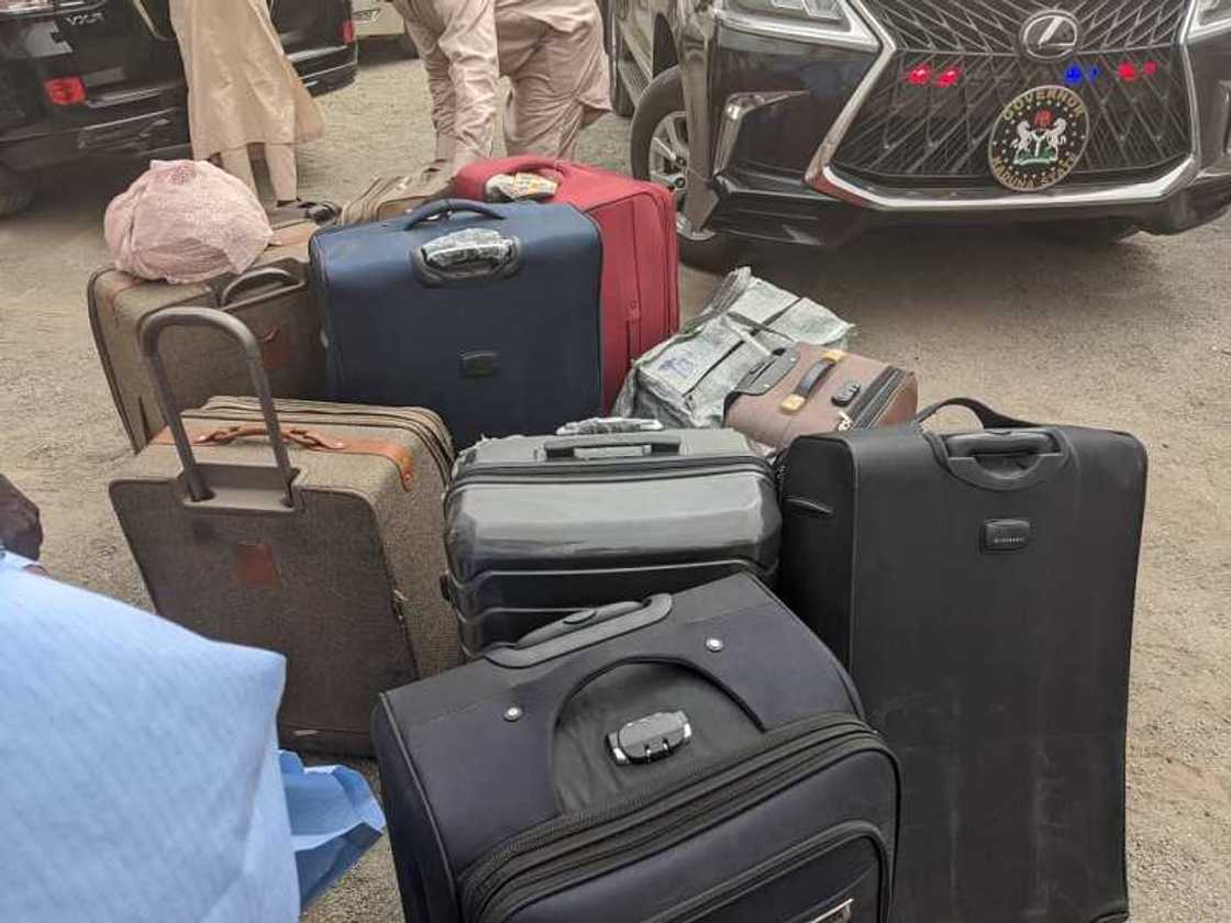 Yanzu Yanzu: Tsohon sarkin Kano Sanusi II ya samu yanci zai tafi lagas bayan sallar Juma’a Yanzu Yanzu: Tsohon sarkin Kano Sanusi II ya samu yanci zai tafi lagas bayan sallar Juma’a