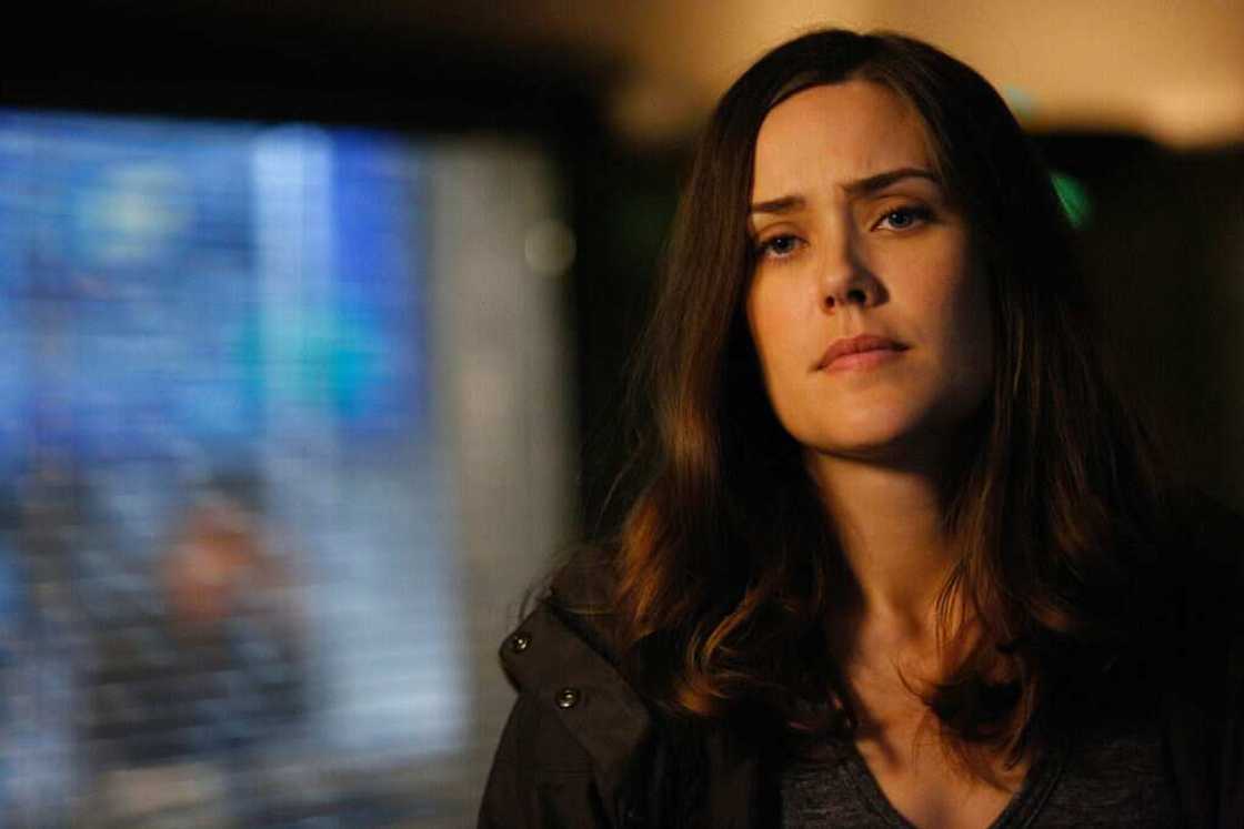 Megan Boone dans le rôle d'Elizabeth Keen Megan Boone dans le rôle d'Elizabeth Keen