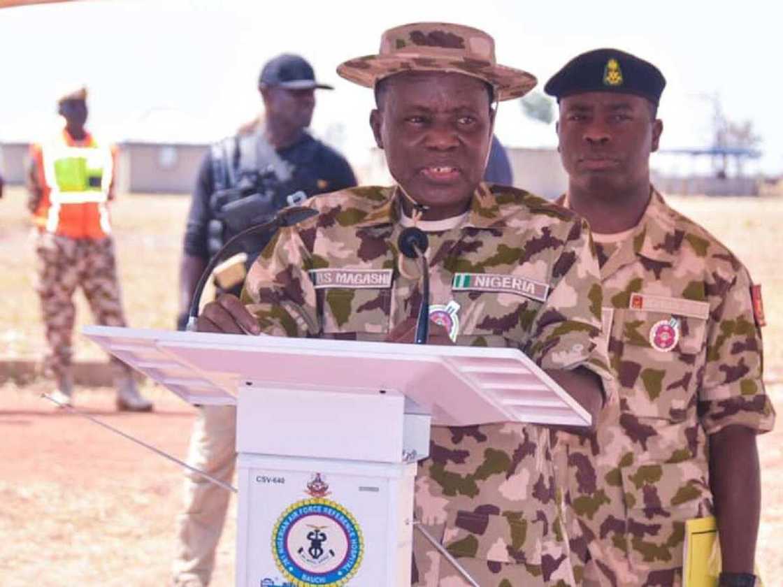 Nan babu dadewa zaman lafiya zai dawo Najeriya, Ministan tsaro Nan babu dadewa zaman lafiya zai dawo Najeriya, Ministan tsaro