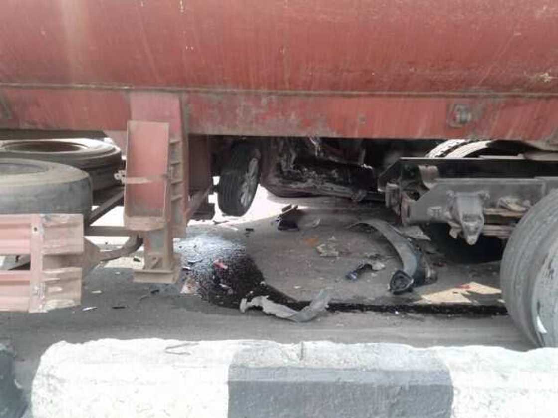 Cikin Hotuna: An tafka mummunan hatsarin Mota a jihar Legas Cikin Hotuna: An tafka mummunan hatsarin Mota a jihar Legas