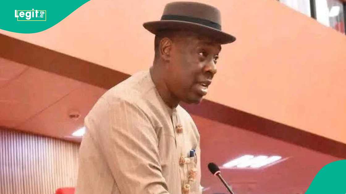 Sanata Benson Konbowei ya koma jam'iyyar APC Sanata Benson Konbowei ya koma jam'iyyar APC