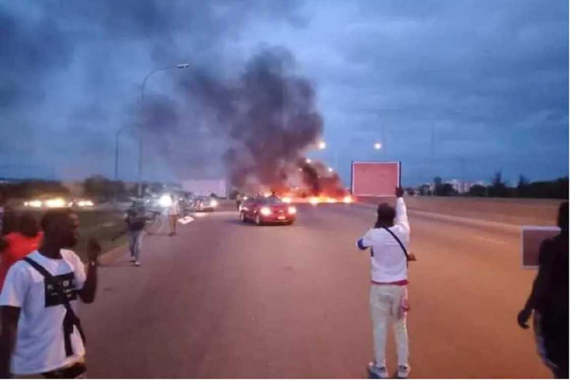 Masu Zanga-Zagar 'Buhari Must Go' a Abuja Masu Zanga-Zagar 'Buhari Must Go' a Abuja