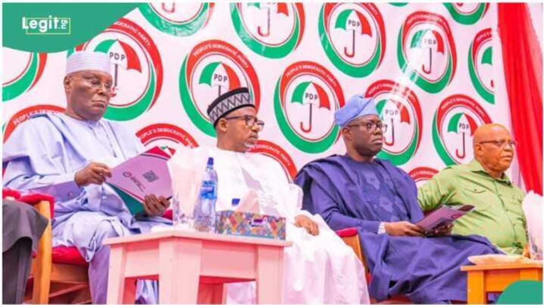 Atiku da gwamnonin PDP. Atiku da gwamnonin PDP.