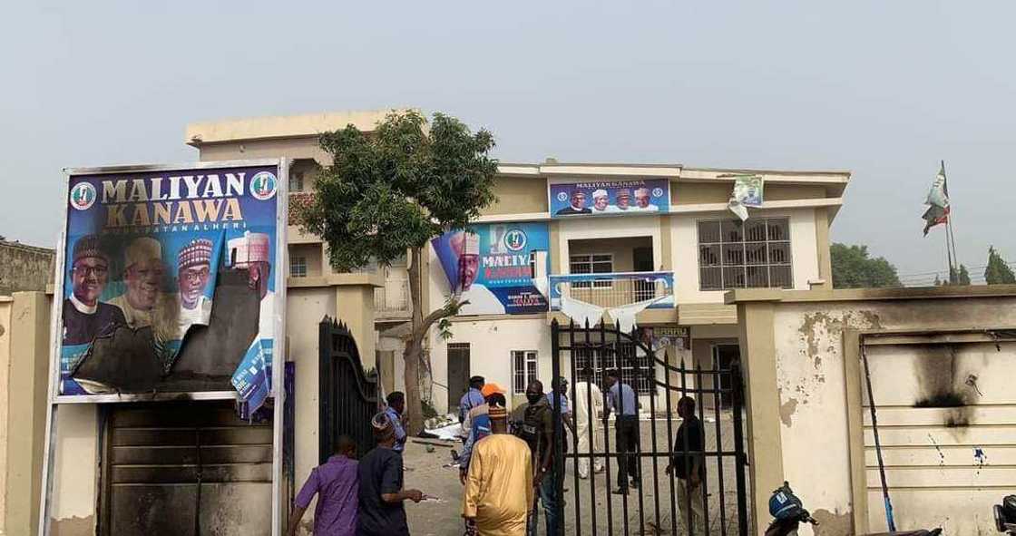 Kano APC headquarters set ablaze by protesters Kano APC headquarters set ablaze by protesters