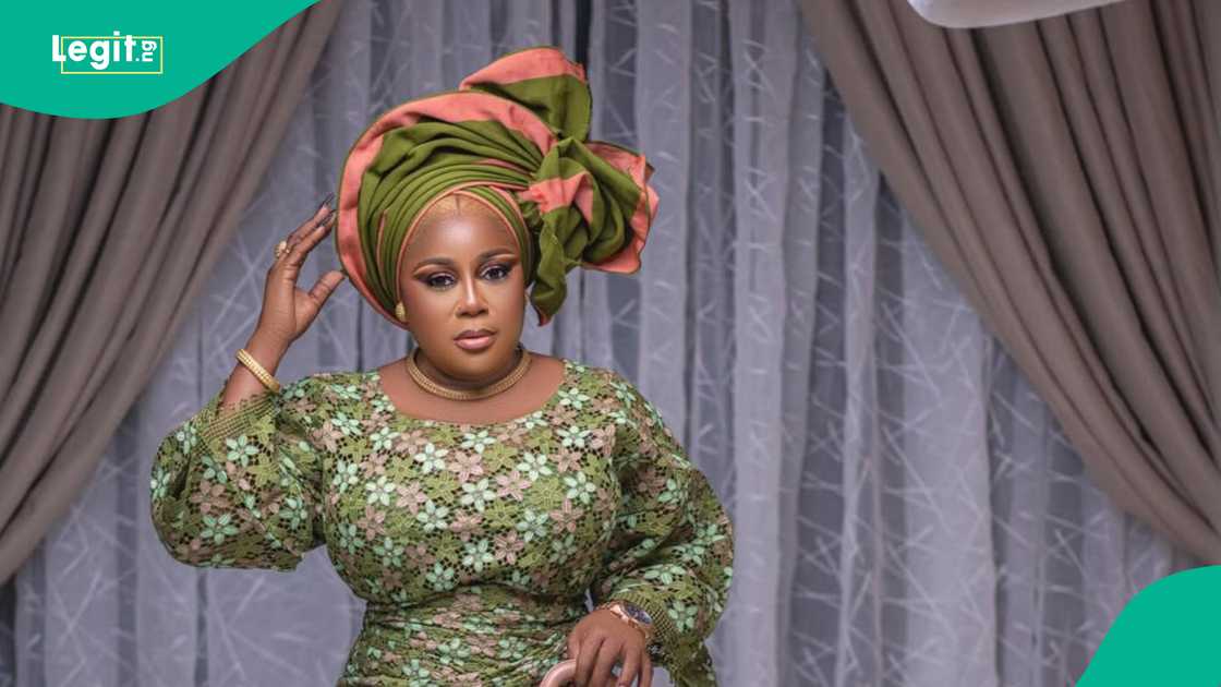 Sikirat Sindodo shares video of Fuji artist, Alao Malaika in bed with her Sikirat Sindodo shares video of Fuji artist, Alao Malaika in bed with her