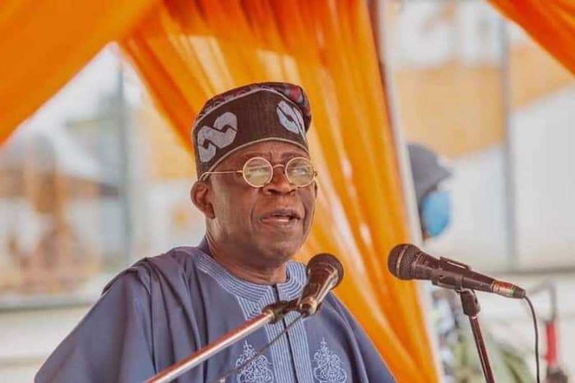 Tinubu ya zubar da kudi a jami'ar Legas Tinubu ya zubar da kudi a jami'ar Legas
