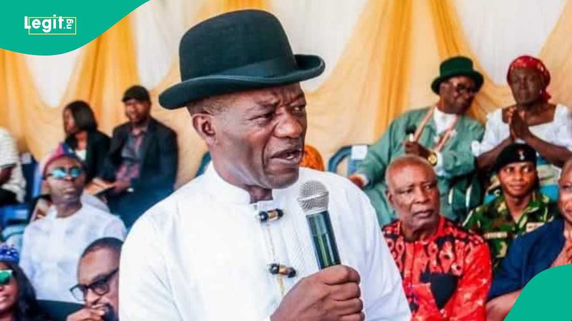 Caleb Olubolade, former military administrator for Bayelsa state, has reportedly slumped and died while playing tennis. Caleb Olubolade, former military administrator for Bayelsa state, has reportedly slumped and died while playing tennis.