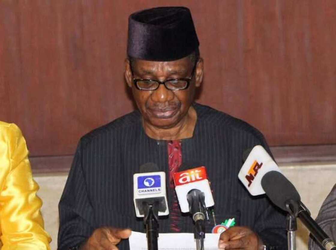 NEC: Gwamnonin APC su na so a zauna, ka da Shugaba Buhari ya je - Farfesa Sagay NEC: Gwamnonin APC su na so a zauna, ka da Shugaba Buhari ya je - Farfesa Sagay