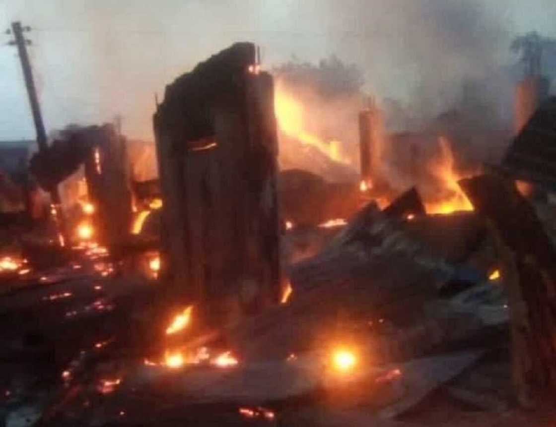 Mummunan Gobara Ta Laƙume Shaguna 63 a Kasuwar Jihar Zamfara Mummunan Gobara Ta Laƙume Shaguna 63 a Kasuwar Jihar Zamfara