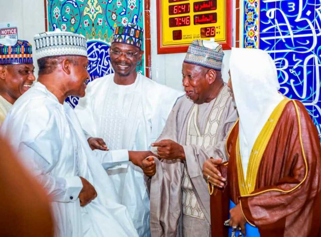 Bikin ya yi biki: Dangote, Ganduje, Kyari, Masari sun halarci daurin auren dan IGP (Hotuna)