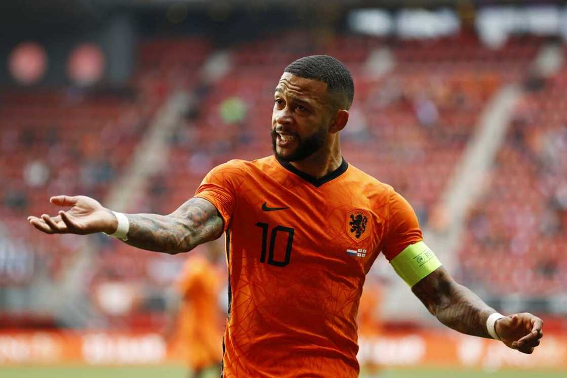Georginio Wijnaldum signs contract to join PSG rather than Barcelona Georginio Wijnaldum signs contract to join PSG rather than Barcelona