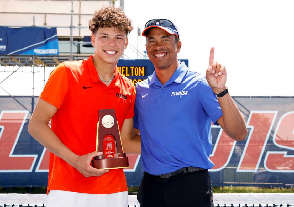 Floridas Ben Shelton celebrates with his father & coach Bryan Shelton at the Khan Outdoor Tennis Complex in Champaign, Illinois