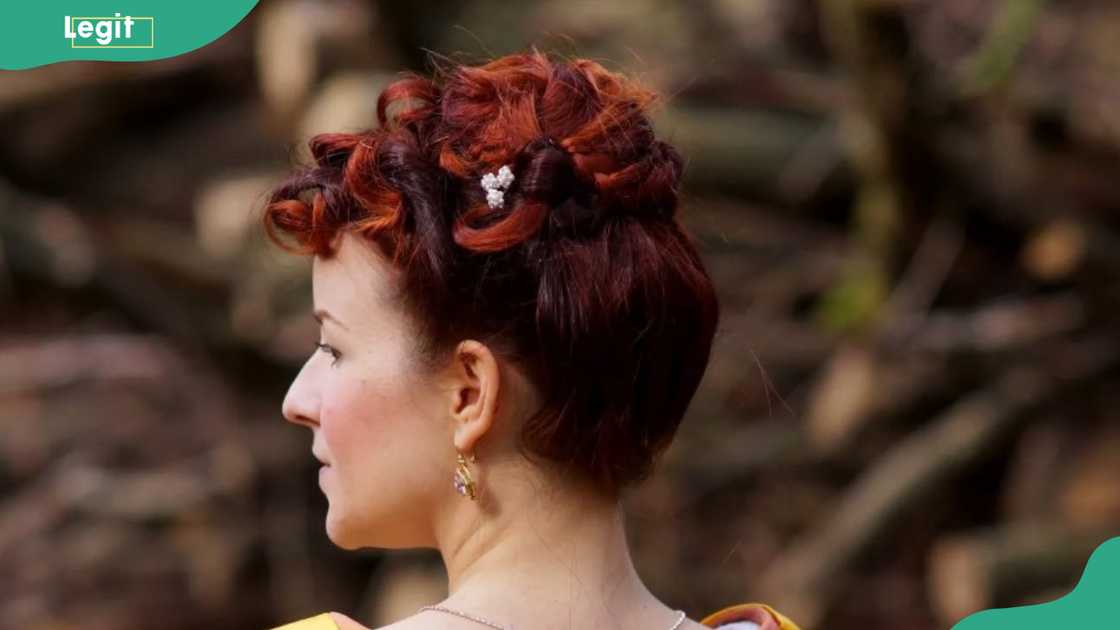 Red-brown curls Red-brown curls