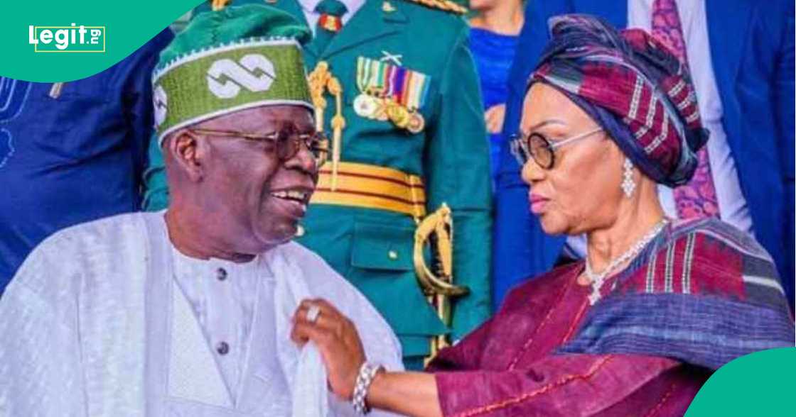 Bola Tinubu da matarsa. Bola Tinubu da matarsa.