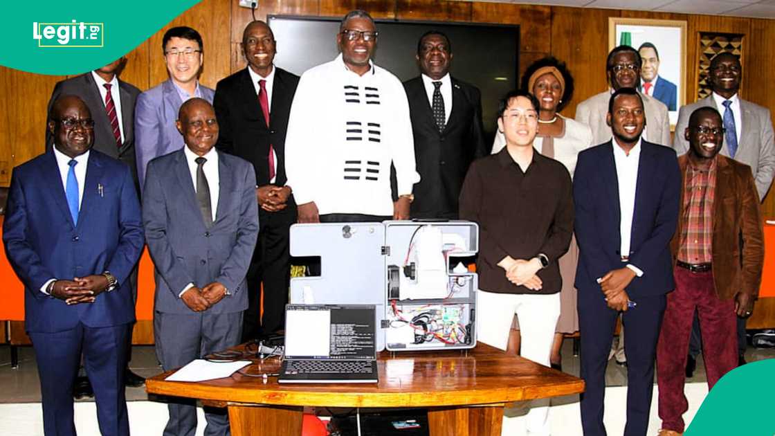 Dan Najeriya a kasar Korea ta Kudu ya kirkiri na'urar da ke yaki da zazzabin cizon sauro Dan Najeriya a kasar Korea ta Kudu ya kirkiri na'urar da ke yaki da zazzabin cizon sauro