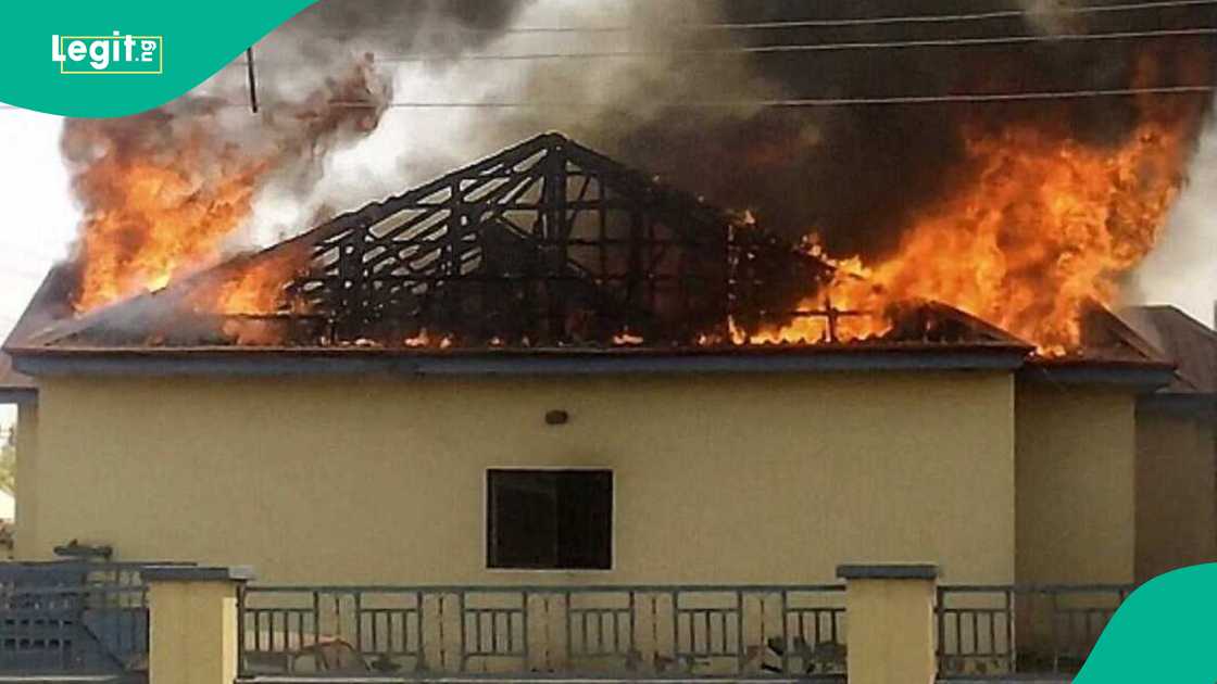Fire guts mobile police in Benue state. Fire guts mobile police in Benue state.