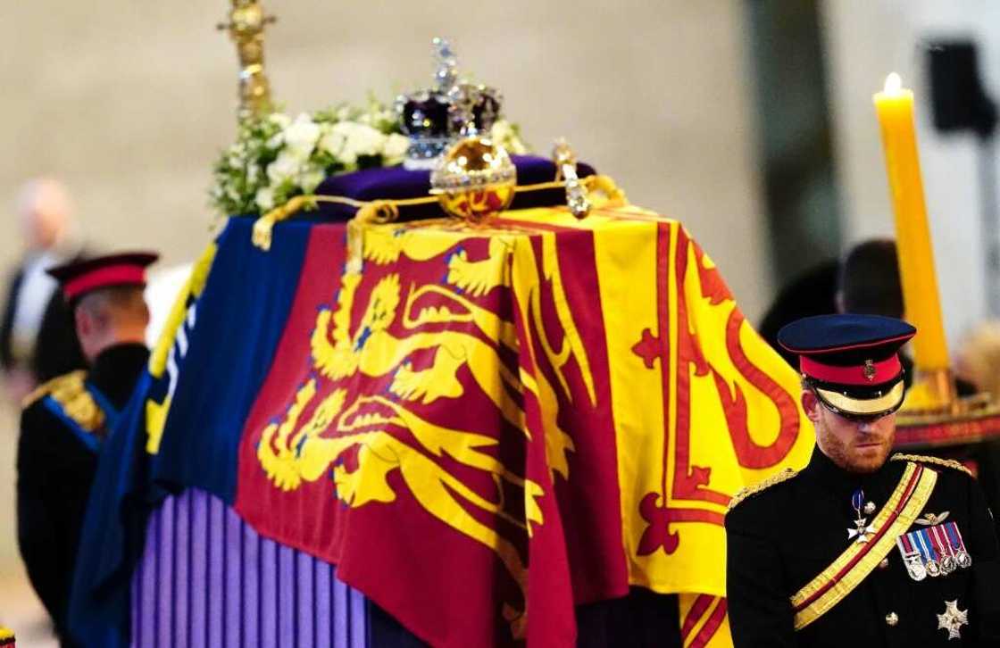 Queen Elizabeth II 's grandchildren held a vigil around her coffin in the run-up to her funeral Queen Elizabeth II 's grandchildren held a vigil around her coffin in the run-up to her funeral