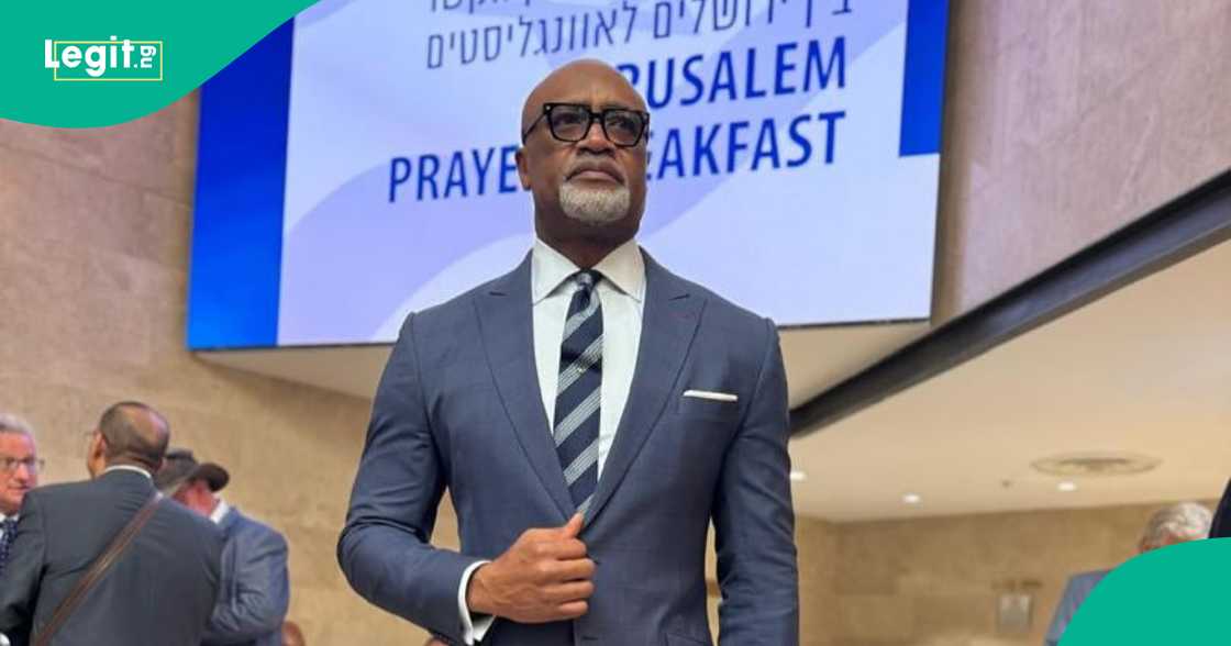 Lady identifies tool held by Paul Adefarasin in viral video. Lady identifies tool held by Paul Adefarasin in viral video.
