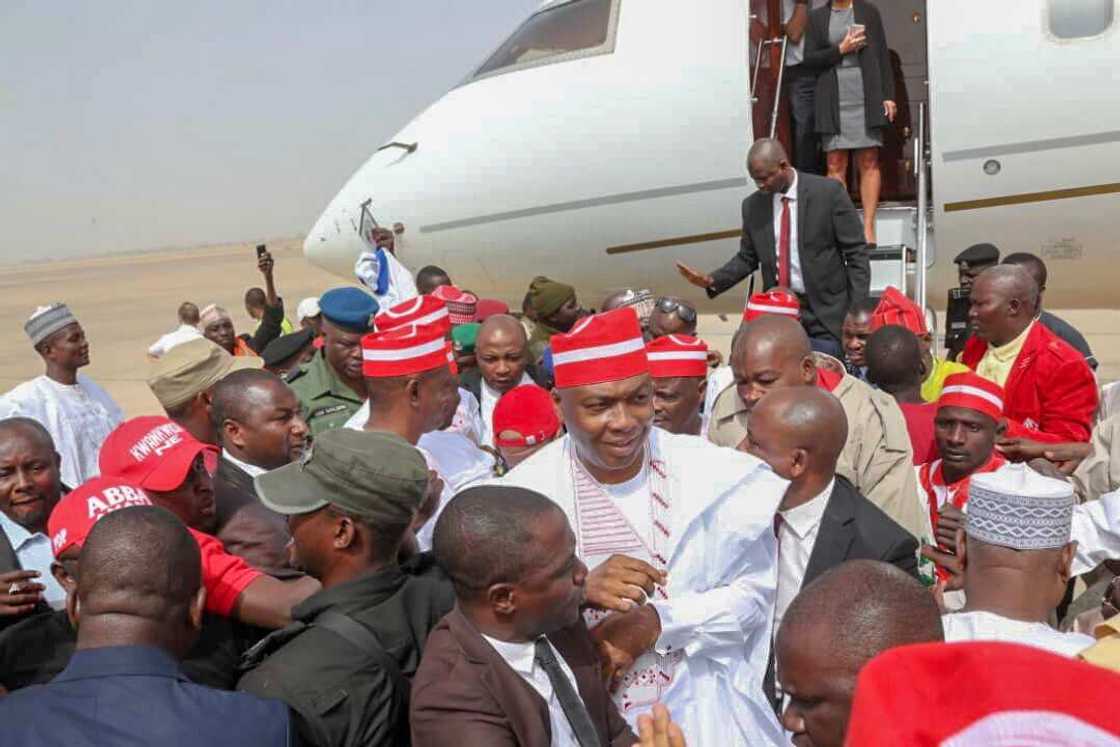 Bukola Saraki yayin saukar sa tare da Atiku a jihar Kano Bukola Saraki yayin saukar sa tare da Atiku a jihar Kano