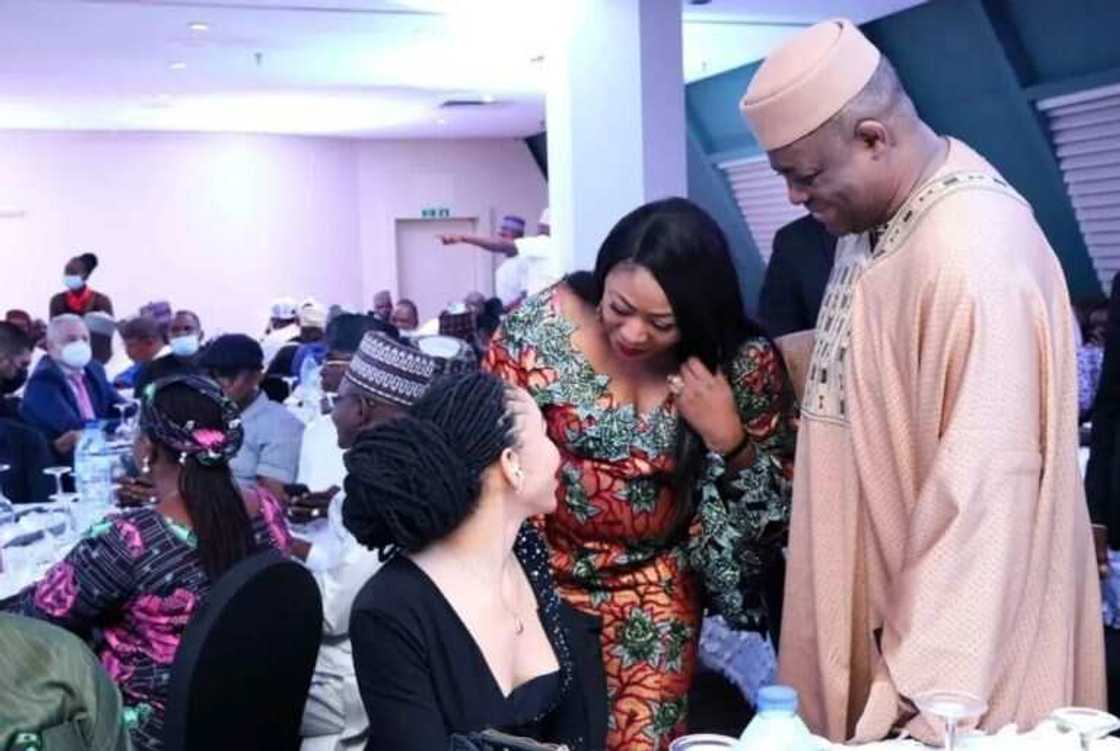 Hotunan Fani-Kayode da zukekiyar masoyiyarsa a wurin haska fim din Yahaya Bello Hotunan Fani-Kayode da zukekiyar masoyiyarsa a wurin haska fim din Yahaya Bello