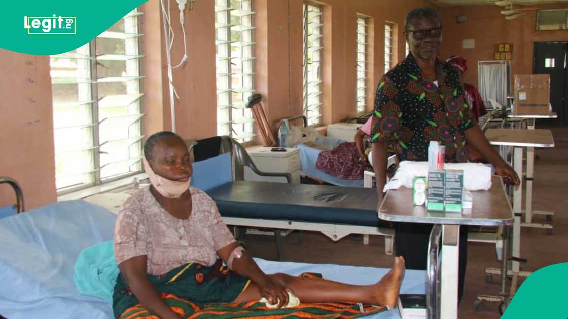 Beneficiaries of medical outreach thanks Pastor Ashimolowo Beneficiaries of medical outreach thanks Pastor Ashimolowo