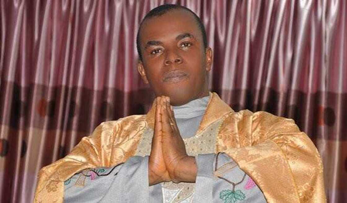A kowane wata, ina batar da Dala miliyan 2 a kan sadaka - Inji Fasto Mbaka A kowane wata, ina batar da Dala miliyan 2 a kan sadaka - Inji Fasto Mbaka