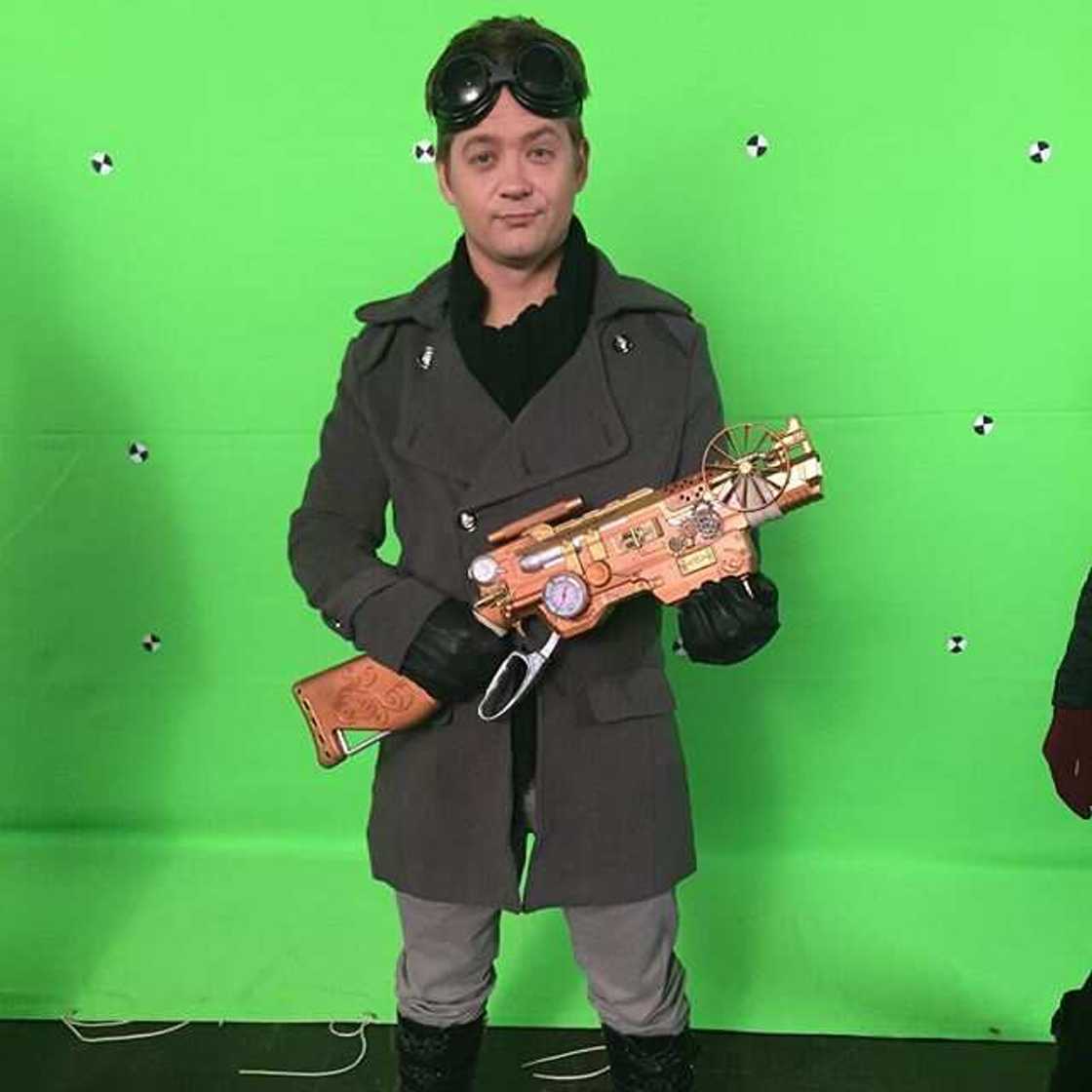 Jason Earles now Jason Earles now