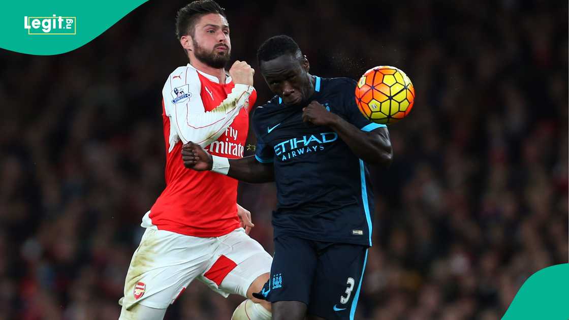 Bacary Sagna, Olivier Giroud, Arsenal, Manchester City, Etihad Stadium, Manchester, England, Premier League. Bacary Sagna, Olivier Giroud, Arsenal, Manchester City, Etihad Stadium, Manchester, England, Premier League.