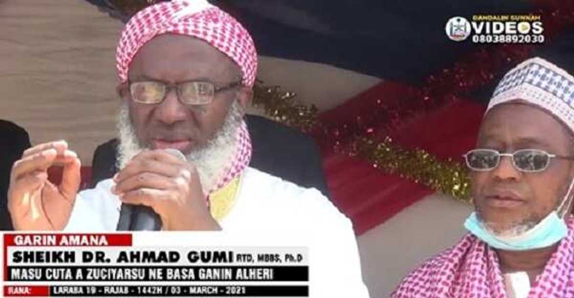 Ni ma fa Soja ne kuma ina alfahari da hakan, amma akwai batagari cikinku, Gumi ya yiwa hukumar Soji raddi Ni ma fa Soja ne kuma ina alfahari da hakan, amma akwai batagari cikinku, Gumi ya yiwa hukumar Soji raddi