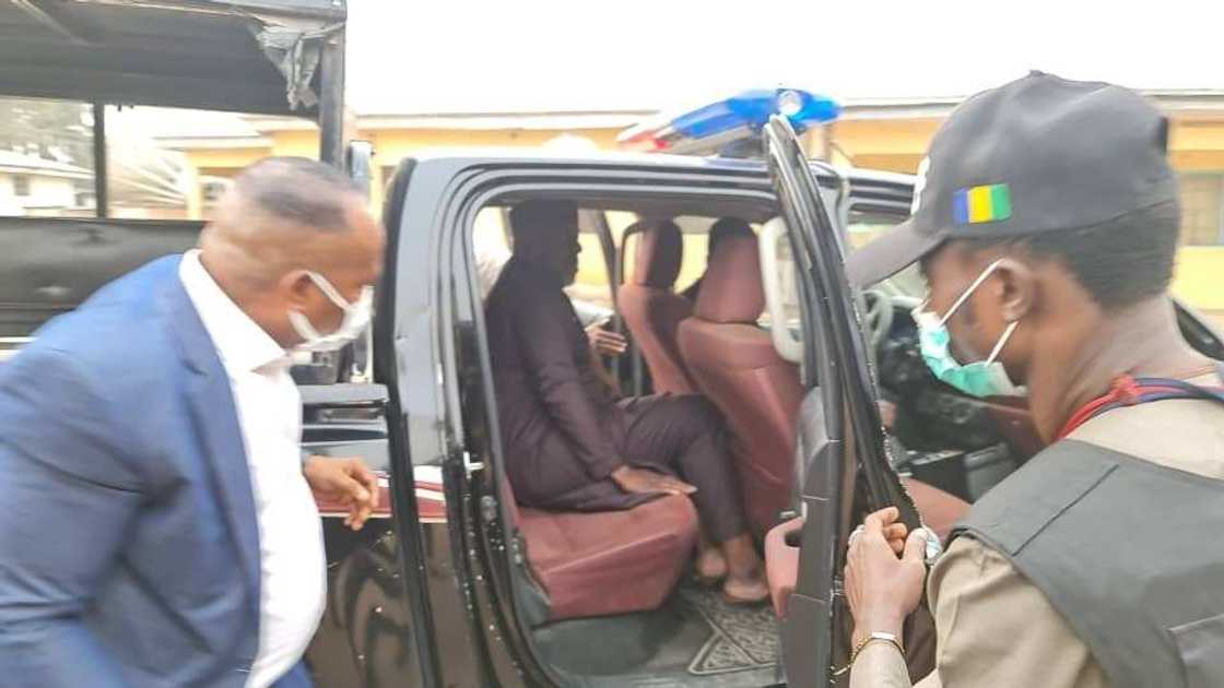 Power is power - Nigerians react as Uzodinma orders police to arrest Okorocha Power is power - Nigerians react as Uzodinma orders police to arrest Okorocha