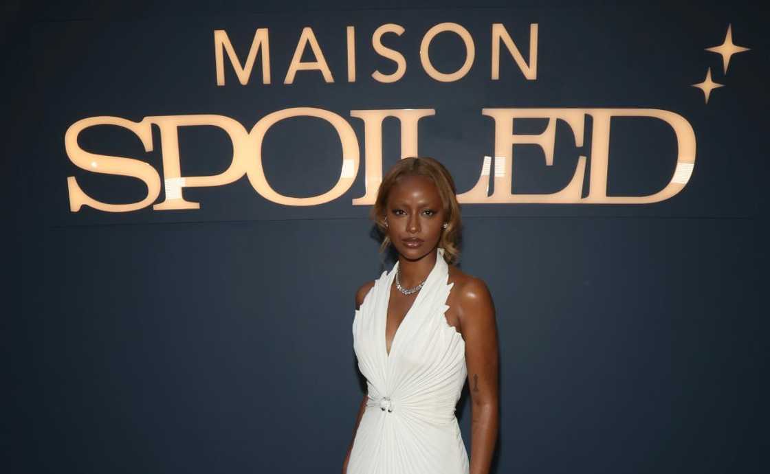 Justine Skye pose in white at The Redeemer House Justine Skye pose in white at The Redeemer House