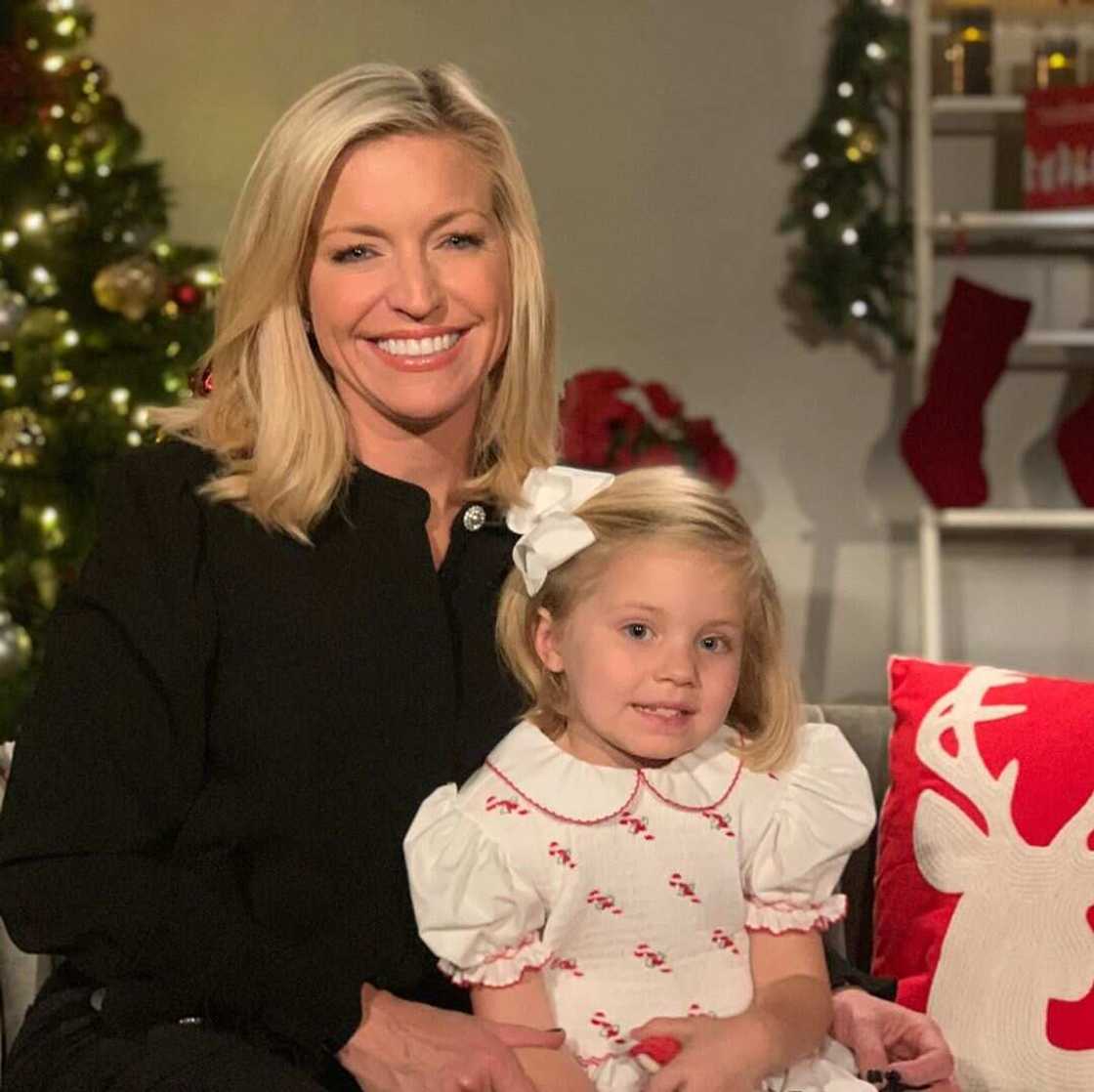 Ainsley Earhardt family Ainsley Earhardt family