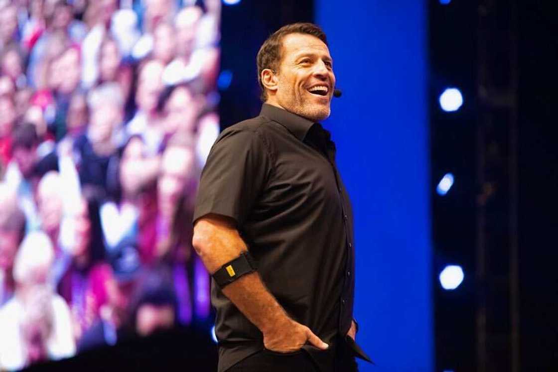 Tony Robbins bio Tony Robbins bio