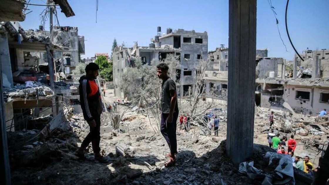 Gini Ya Ruguje Tare da Kashe Uwa da 'Ya'yanta 4 a Gaza , An Yi Nasarar Ceto Jaririnta Gini Ya Ruguje Tare da Kashe Uwa da 'Ya'yanta 4 a Gaza , An Yi Nasarar Ceto Jaririnta