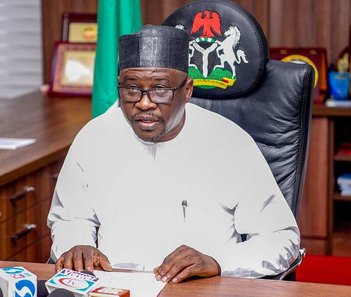 Za mu rushe gidajenku ko mu kwace takardunsu - Gwamna Fintiri ga masu satar tallafi Za mu rushe gidajenku ko mu kwace takardunsu - Gwamna Fintiri ga masu satar tallafi