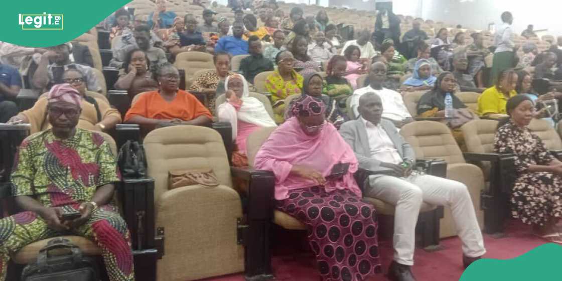Federal govt to enroll 500,000 out-of-school children