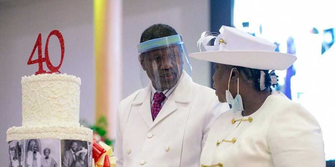 Pastor Adeboye sends social media into frenzy as he hypes his wife Pastor Adeboye sends social media into frenzy as he hypes his wife