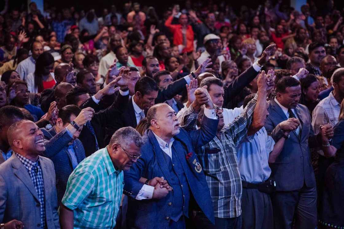 what comes first praise or worship what comes first praise or worship