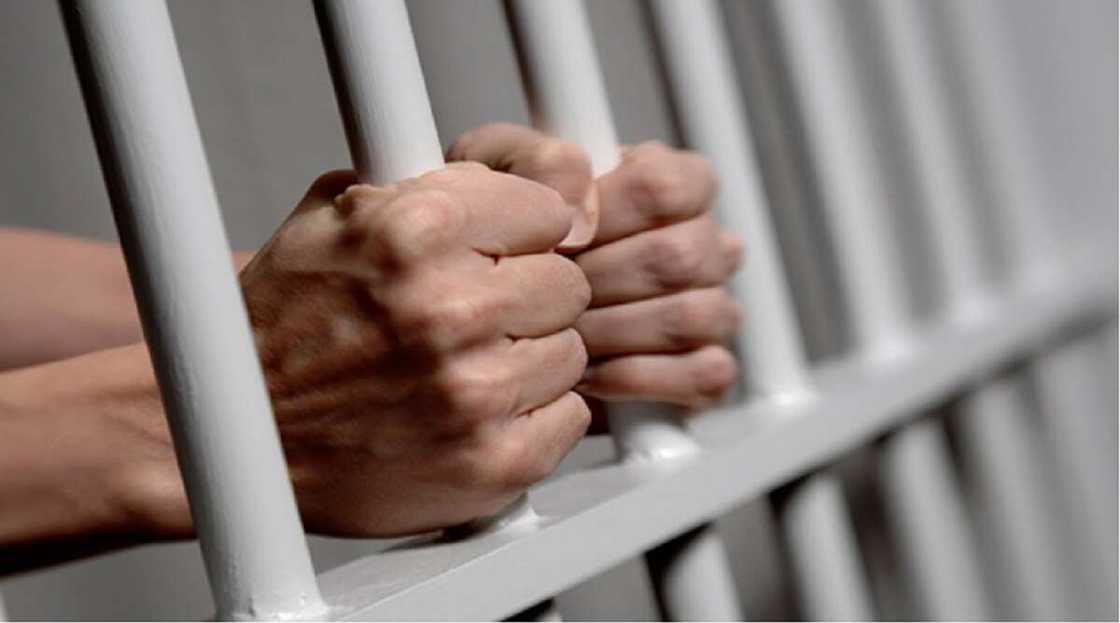 Mutumin da aka yanke wa ɗaurin shekaru 205 don kashe ƴan uwansa 5 ya faɗa wa kotu Mutumin da aka yanke wa ɗaurin shekaru 205 don kashe ƴan uwansa 5 ya faɗa wa kotu