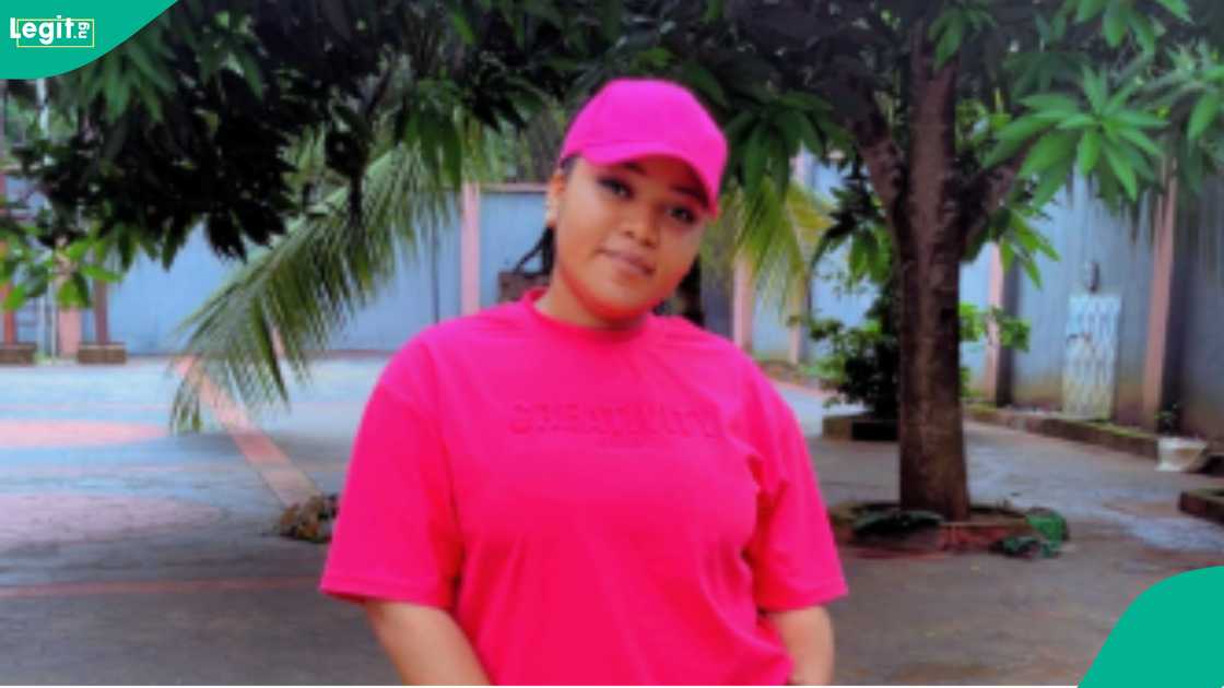 A lady who travelled by bus in the night shares experience