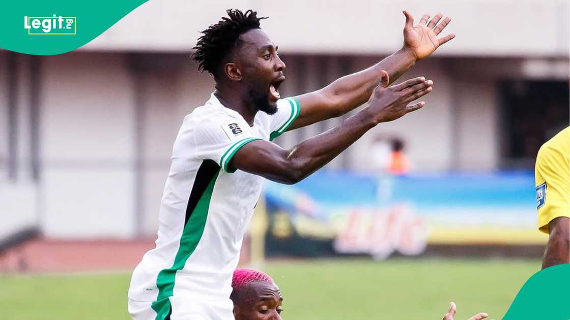 Wilfred Ndidi, Kharma Billiat, Super Eagles, Nigeria, Godswill Akpabio International Stadium, Uyo, Zimbabwe. Wilfred Ndidi, Kharma Billiat, Super Eagles, Nigeria, Godswill Akpabio International Stadium, Uyo, Zimbabwe.