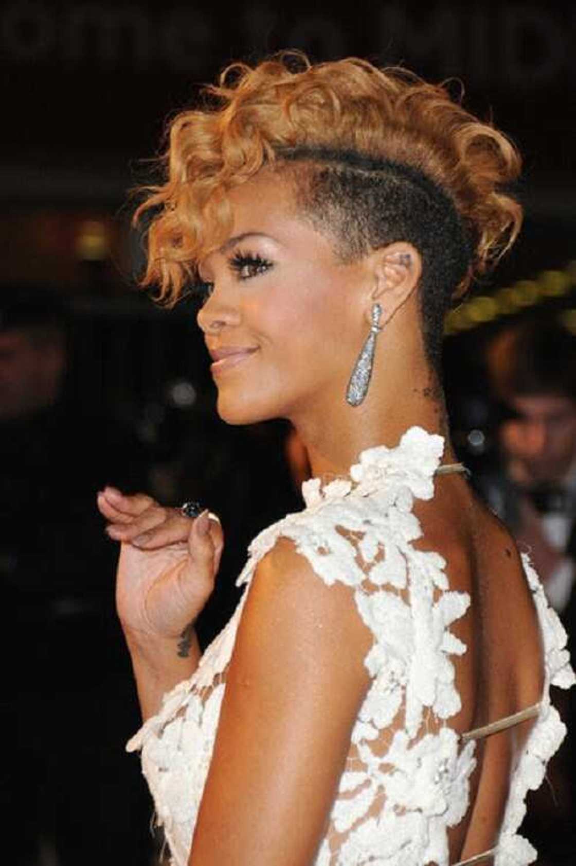 Low cut hairstyles for round faces Low cut hairstyles for round faces