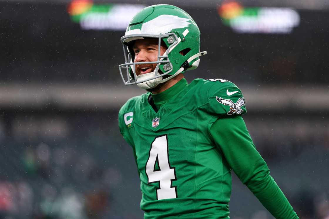 Jake Elliott warms up before a game against the Buffalo Bills