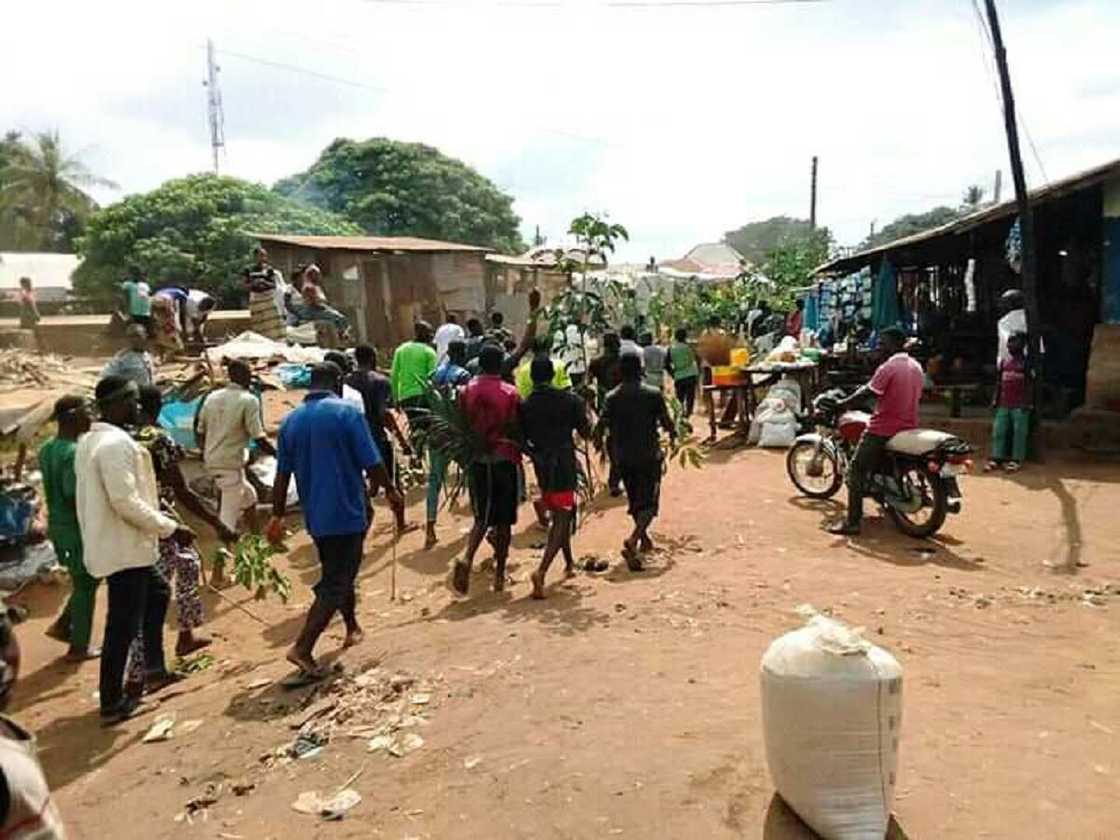 A dawo mana da mazakutarmu: Hotunan fusatattun matasa suna zanga-zanga a Benue A dawo mana da mazakutarmu: Hotunan fusatattun matasa suna zanga-zanga a Benue