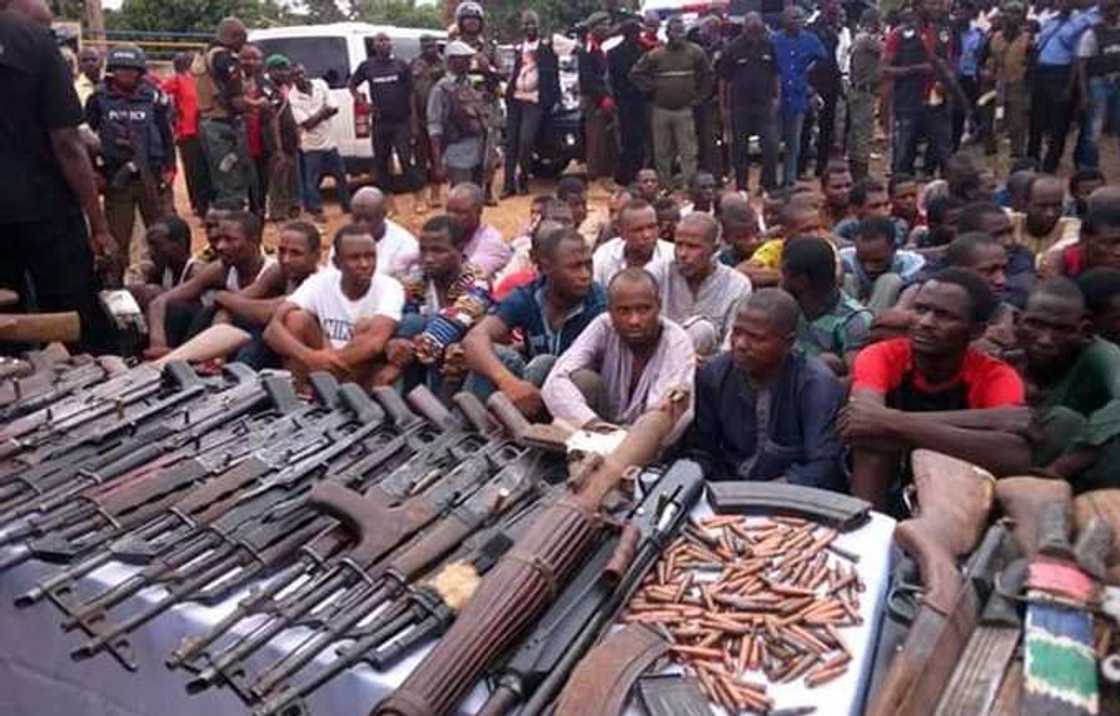 Gaggan 'yan fashi da makami da masu garkuwa da mutane
Hoto daga jaridar Daily Nigerian Gaggan 'yan fashi da makami da masu garkuwa da mutane
Hoto daga jaridar Daily Nigerian