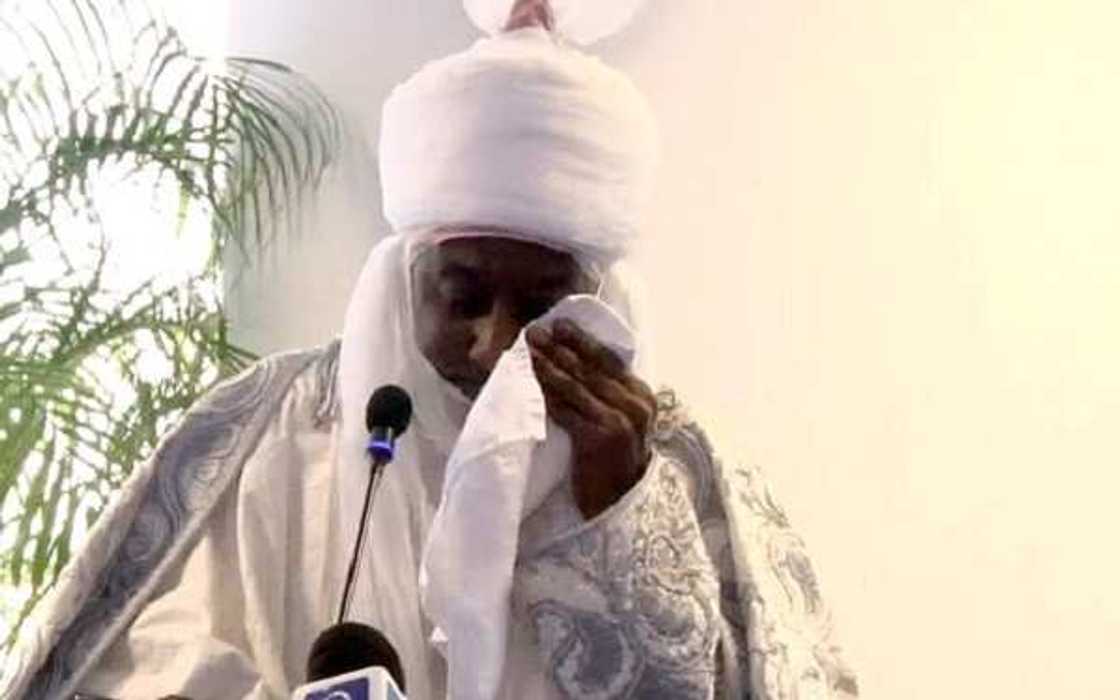 YANZU-YANZU: Ganduje ya kwancewa Sarkin Kano rawani YANZU-YANZU: Ganduje ya kwancewa Sarkin Kano rawani